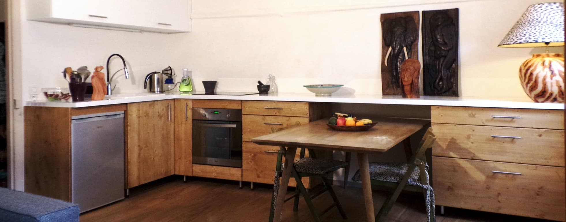 Aménagement et décoration d'une cuisine par la menuiserie ébénisterie mont bois (05200 embrun, Hautes-Alpes en région PACA)