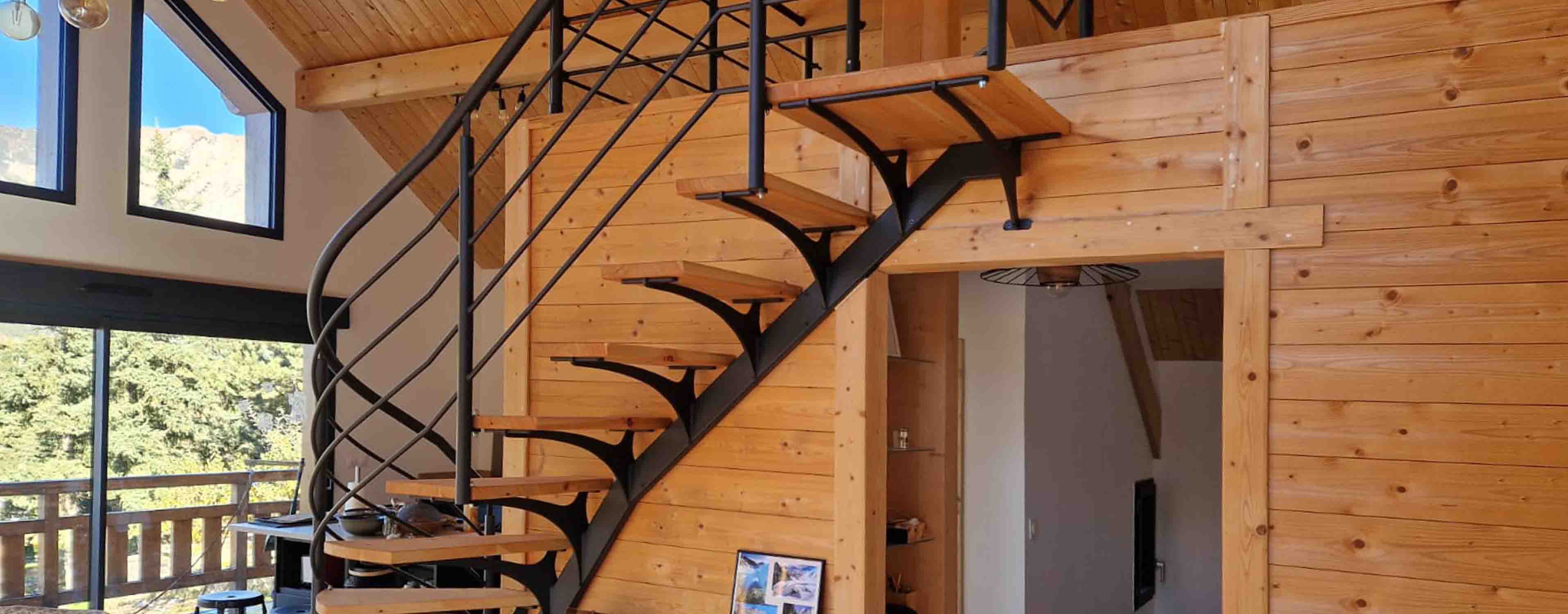 Escalier intérieur bois et métal par menuiserie mont bois (05200 embrun, Hautes-Alpes en région PACA)