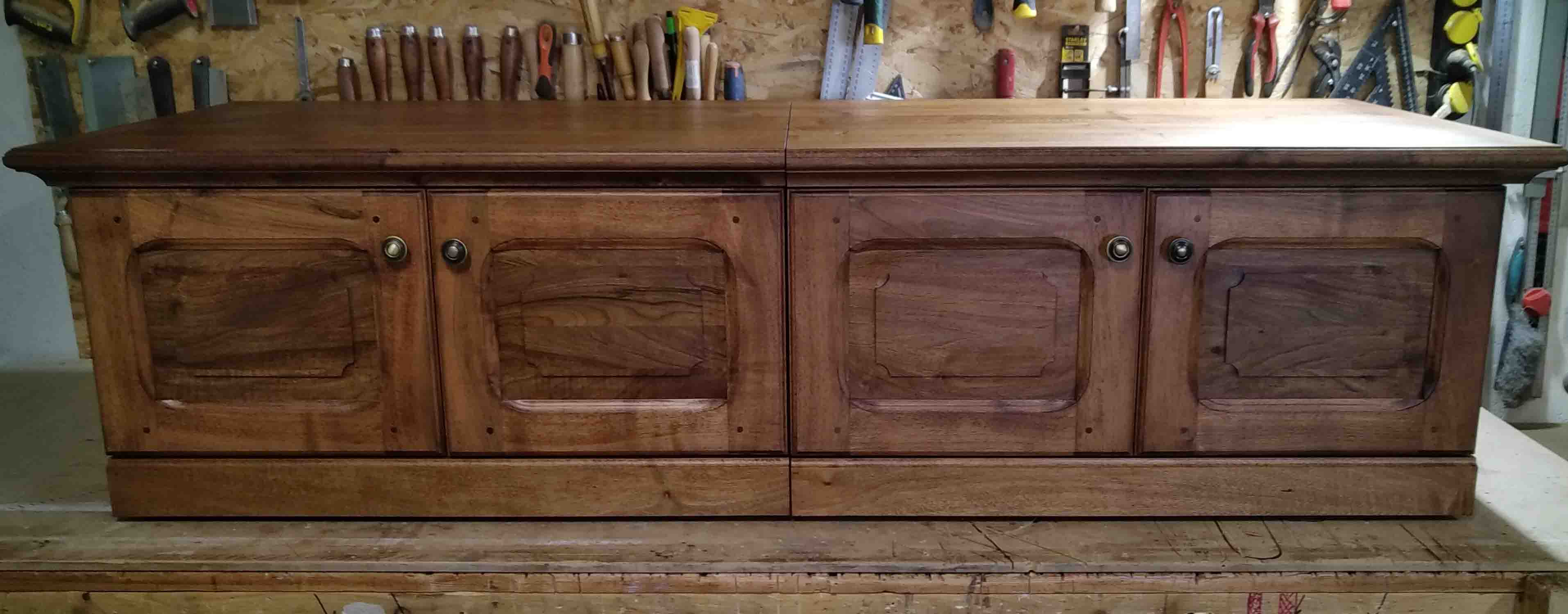 Rénovation meuble rangement de style pour pharmacie par la menuiserie ébénisterie mont bois (05200 embrun, hautes-alpes, région PACA)