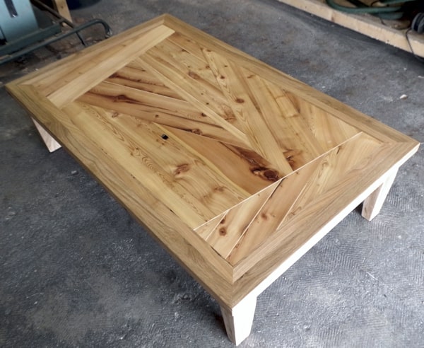 Table basse sur mesure par la menuiserie-ébénisterie Mont Bois (05200 Embrun, Hautes-Alpes, région PACA)