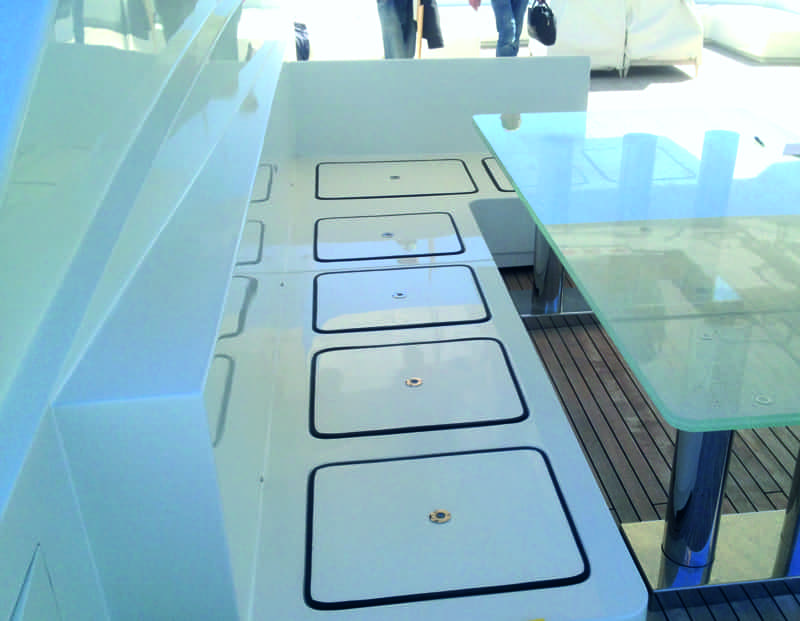 Rénovation caissons yatch par la menuiserie-ébénisterie Mont Bois (05200 Embrun, Hautes-Alpes, région PACA)