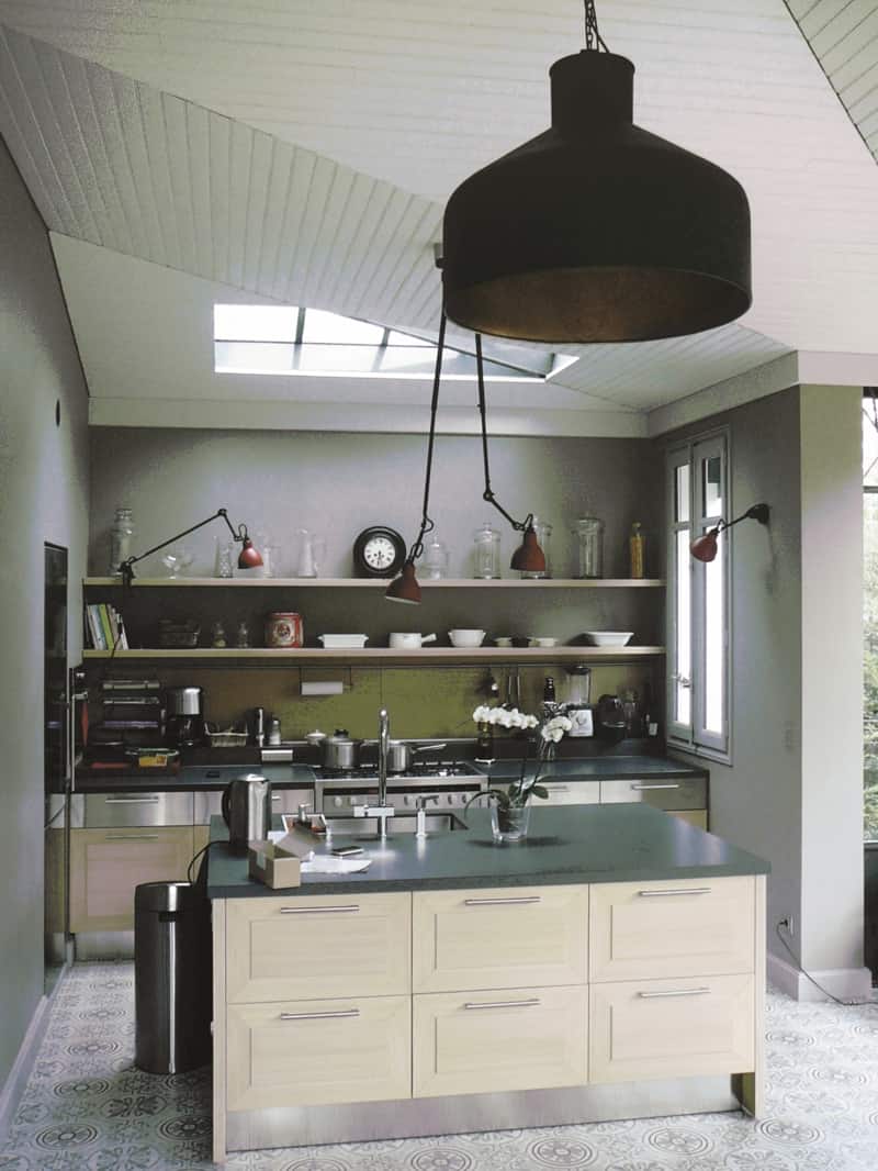 Lambris peint blanc par la menuiserie-ébénisterie Mont Bois (05200 Embrun, Hautes-Alpes, région PACA)